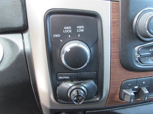Used 2016 RAM 3500 Laramie w/ Convenience Group AWD/4WD image 16