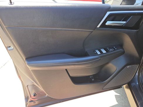 Used 2025 Mitsubishi Outlander SE FWD image 14