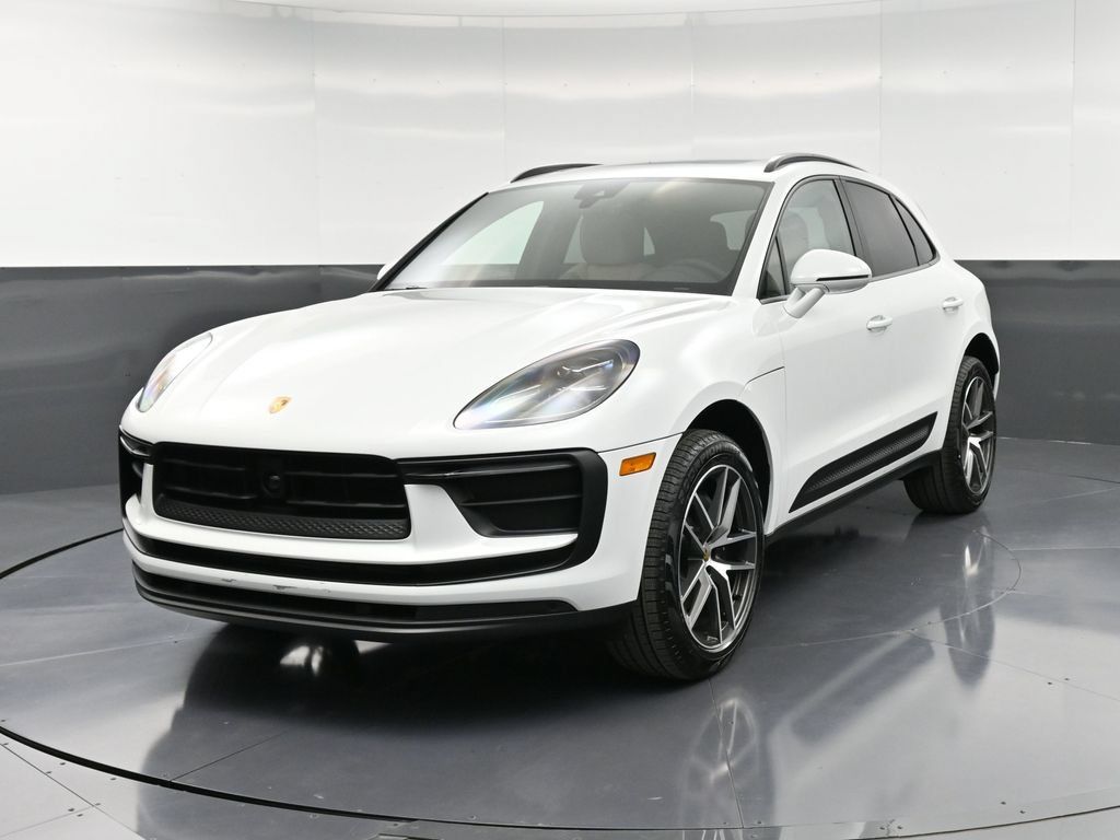 Certified 2026 Porsche Macan AWD/4WD image 6