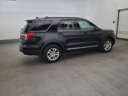 Used 2018 Ford Explorer XLT AWD/4WD image 10