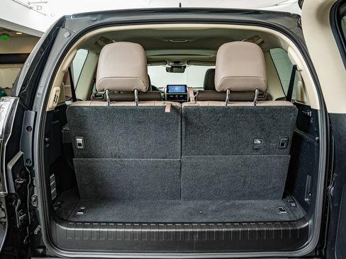 Used 2023 Lexus GX 460 Premium w/ Accessory Package AWD/4WD image 38