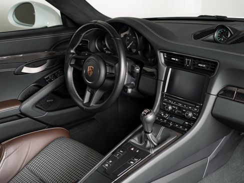 Used 2016 Porsche 911 R image 35