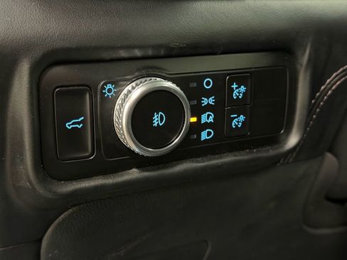 Used 2023 Ford Explorer Platinum w/ Technology Package image 34