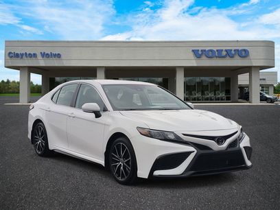 Used 2022 Toyota Camry SE w/ Carpet Mat Package (TMS)