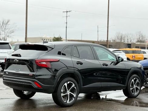 Used 2024 Chevrolet Trax RS image 32