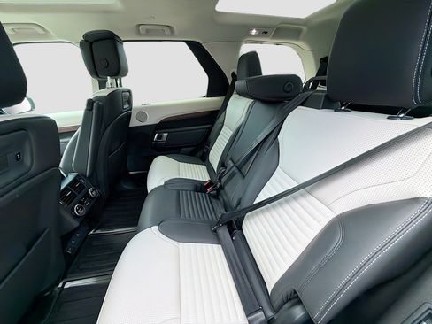 Certified 2025 Land Rover Discovery Dynamic SE AWD/4WD image 20