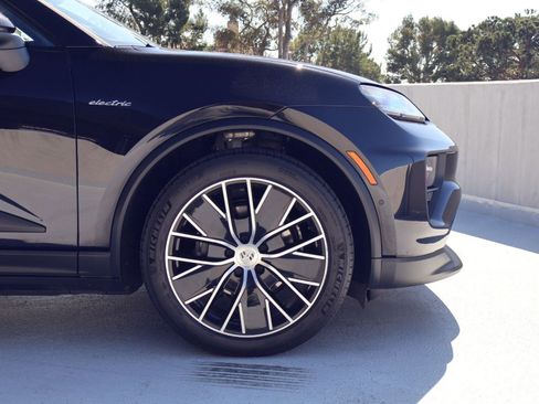 Certified 2024 Porsche Macan 4 Electric image 11