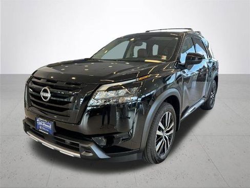 Certified 2025 Nissan Pathfinder Platinum w/ Black Appearance Package AWD/4WD image 2