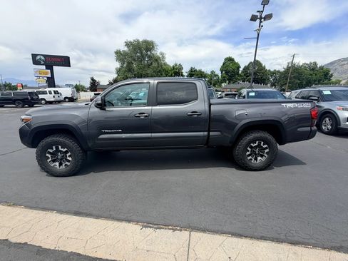Used 2019 Toyota Tacoma TRD Off-Road w/ TRD Premium Off Road Package AWD/4WD image 6