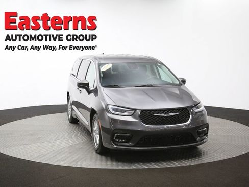 Used 2023 Chrysler Pacifica Touring-L image 52