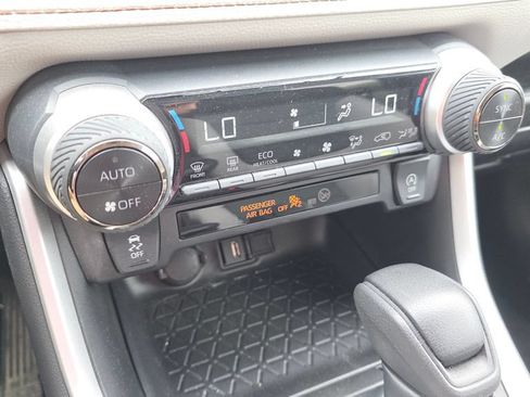 Used 2022 Toyota RAV4 XLE AWD/4WD image 19