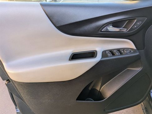 Used 2023 Chevrolet Equinox LT image 11