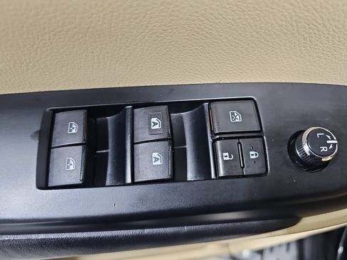 Used 2017 Toyota Highlander XLE FWD image 30