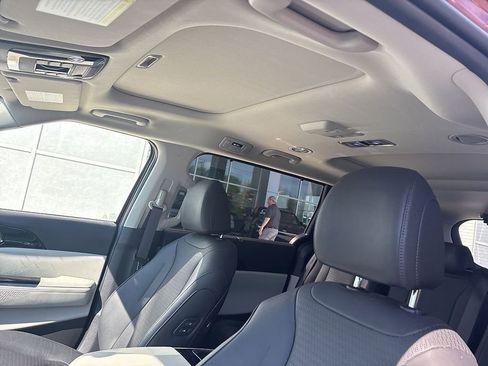 Used 2024 Kia Carnival SX Prestige image 5