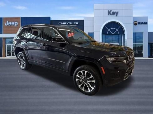 Used 2023 Jeep Grand Cherokee Overland w/ Adv Protech Group III AWD/4WD image 9
