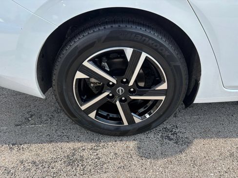 Used 2025 Nissan Sentra SV FWD image 29