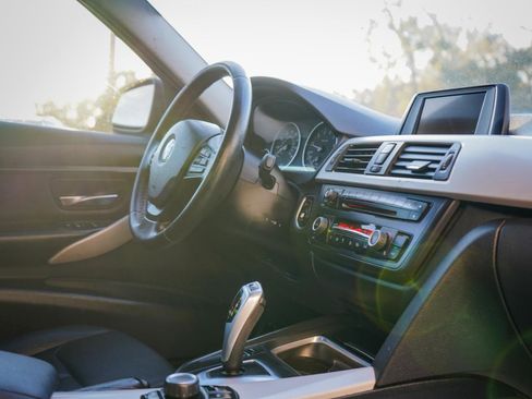 Used 2015 BMW 320i Sedan image 11