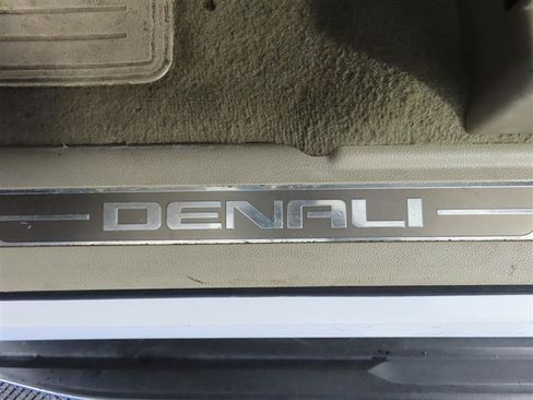 Used 2020 GMC Yukon XL Denali RWD image 19