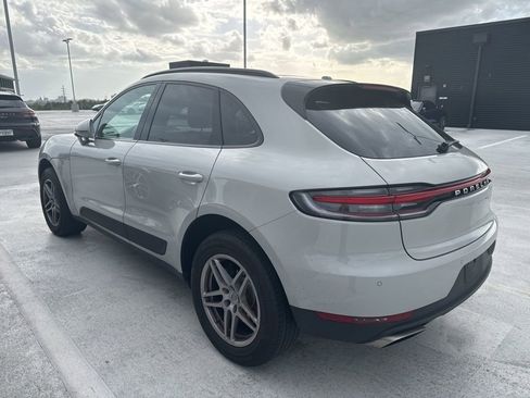 Certified 2021 Porsche Macan image 2