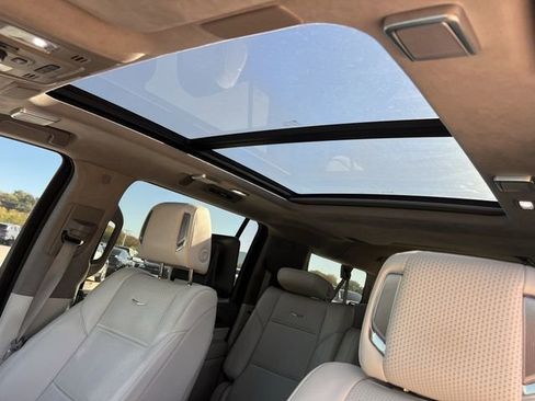 Certified 2023 Cadillac Escalade ESV Premium Luxury Platinum image 21