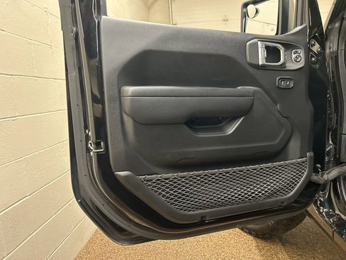 Used 2024 Jeep Gladiator Sport image 13