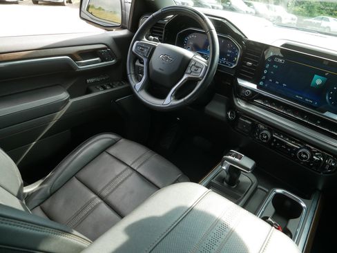 Used 2024 Chevrolet Silverado 1500 High Country w/ Midnight Edition AWD/4WD image 9