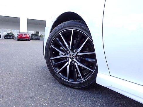 Used 2022 Toyota Camry SE FWD image 8