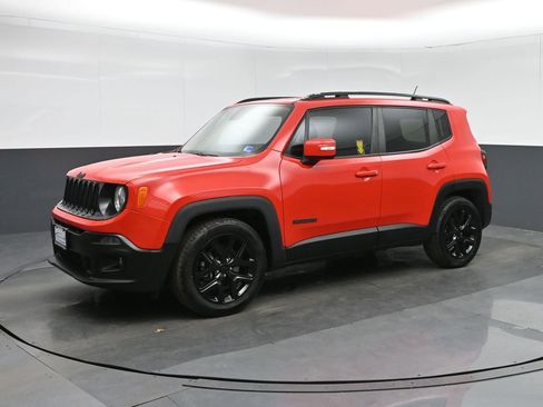 Used 2017 Jeep Renegade Altitude FWD image 3
