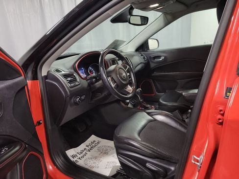 Used 2018 Jeep Compass Trailhawk w/ Cold Weather Group image 13