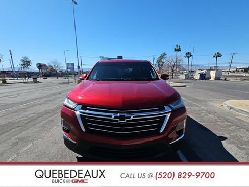 Used 2023 Chevrolet Traverse LT image 2