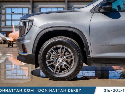 Used 2025 GMC Acadia Elevation image 40