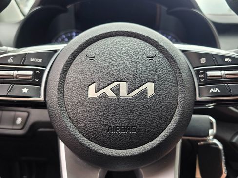 Used 2024 Kia Forte LXS FWD image 29