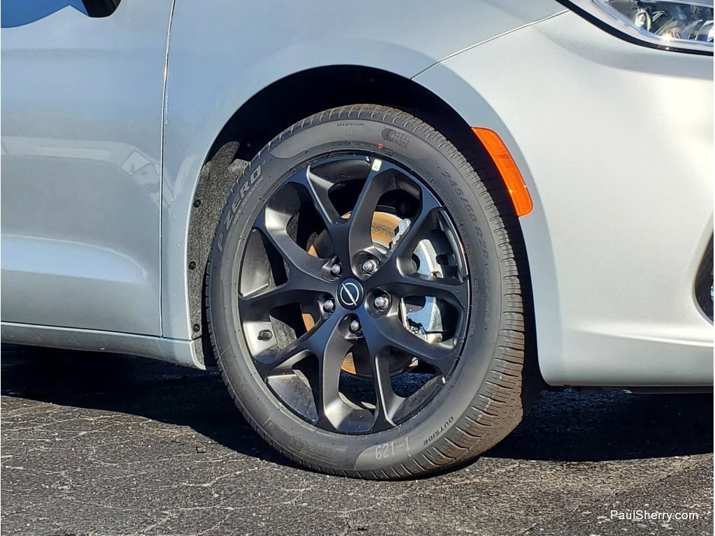 New 2026 Chrysler Pacifica Select w/ S Appearance Package FWD image 8