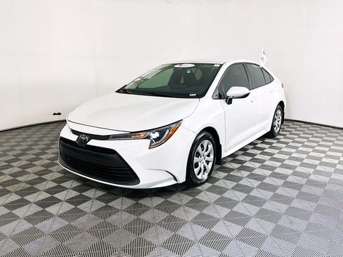 Used 2025 Toyota Corolla LE FWD image 7