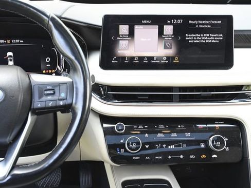 Used 2023 INFINITI QX60 Sensory w/ Vision Package FWD image 11