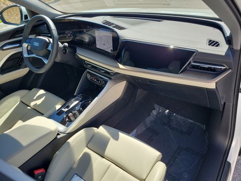 Used 2025 Audi Q5 Premium Plus w/ Premium Plus image 11