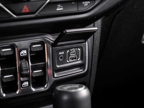 Used 2022 Jeep Wrangler Unlimited Sahara AWD/4WD image 36