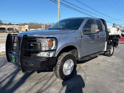 Used 2022 Ford F250 XL w/ Power Equipment Group image 3