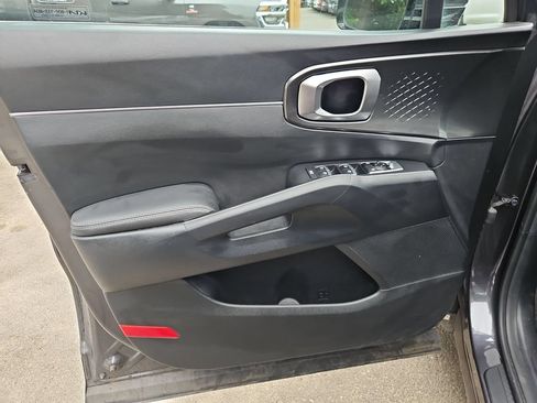 Used 2023 Kia Sorento EX w/ Panoramic Sunroof Package AWD/4WD image 11