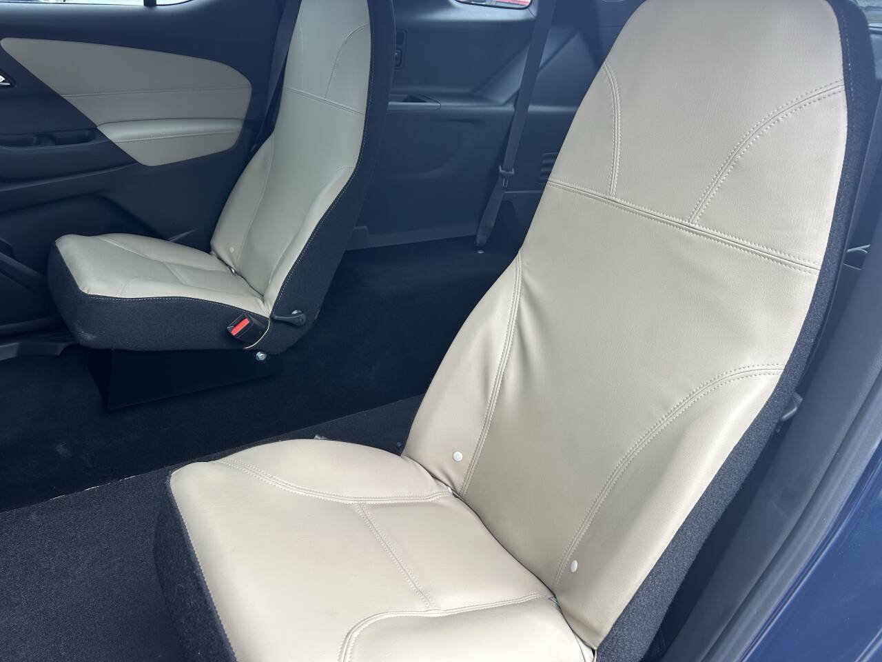 Used 2023 Chevrolet Traverse LS w/ Midnight/Sport Edition FWD image 17
