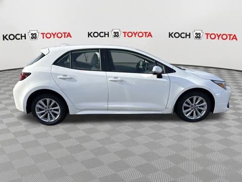 Used 2025 Toyota Corolla SE image 8
