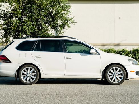 Used 2010 Volkswagen Jetta TDI FWD image 9