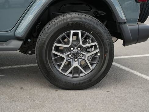 Used 2026 Jeep Wrangler Unlimited Sahara AWD/4WD image 44
