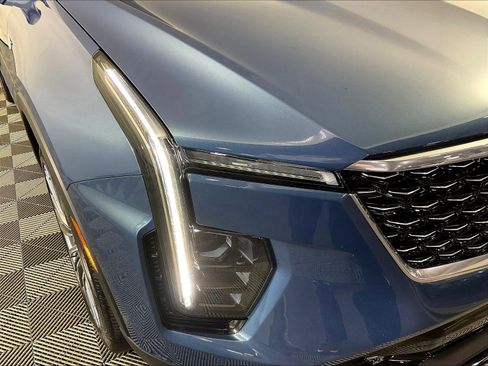 Used 2025 Cadillac XT4 Premium Luxury w/ Technology Package AWD/4WD image 32