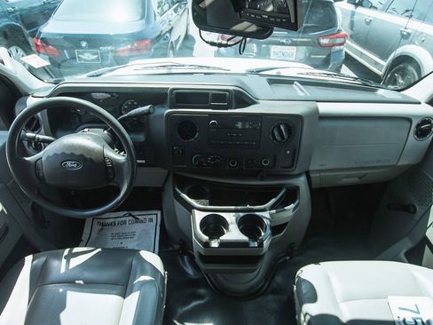 Used 2019 Ford E-350 and Econoline 350 Super Duty image 9