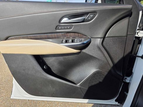 Used 2025 Cadillac XT4 Premium Luxury image 18