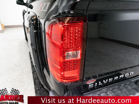 Used 2018 Chevrolet Silverado 1500 LT w/ All Star Edition image 9