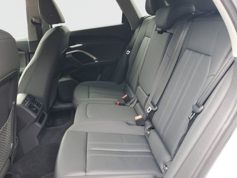 Used 2025 Audi Q5 Premium w/ Convenience Package image 15