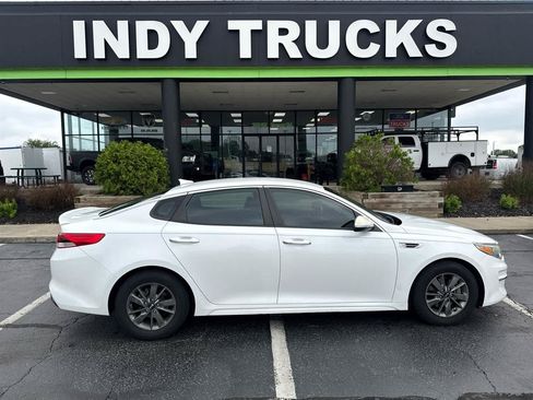 Used 2016 Kia Optima LX FWD image 1