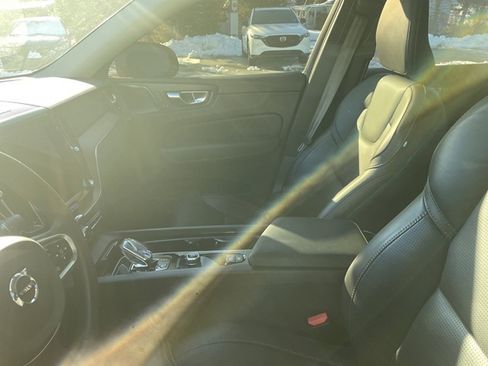 Certified 2023 Volvo XC60 B5 Ultimate w/ Climate Package image 5